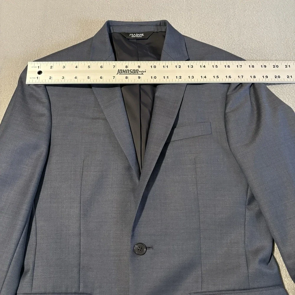 Jos A Bank Traveler Blazer 37R Navy Blue Slim Fit Modern Lightweight 100% Wool